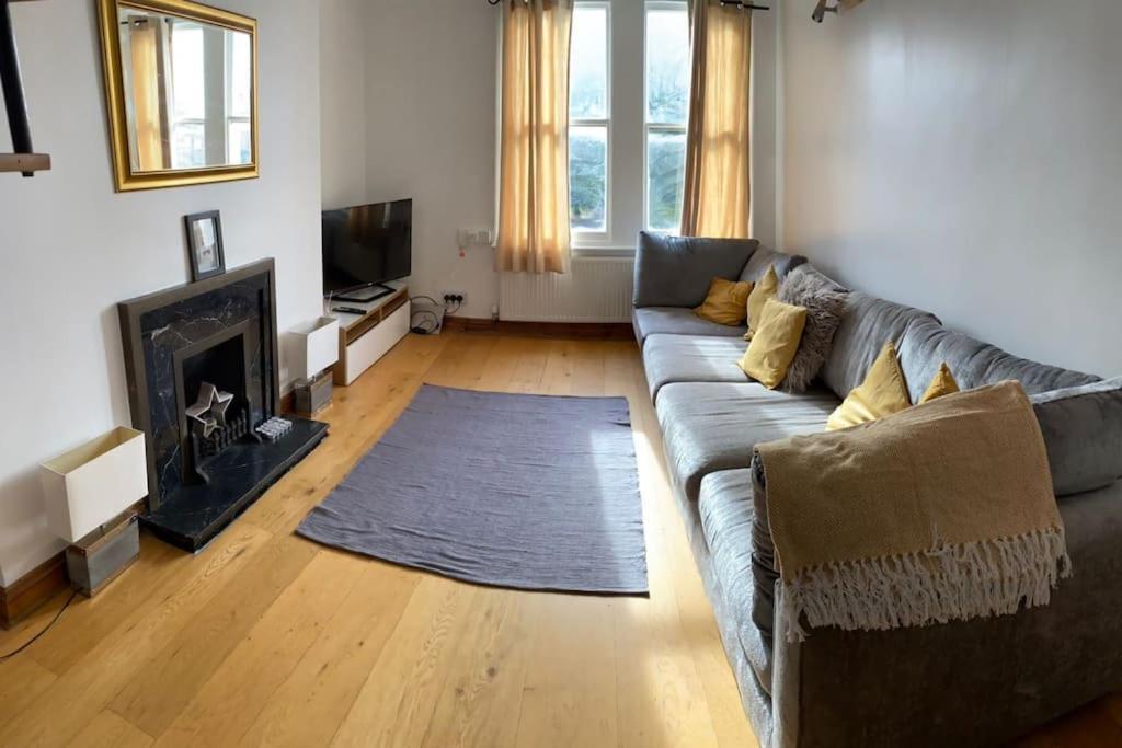 3 Double Bedroomed Flat, Acton. London, Uk Exterior foto